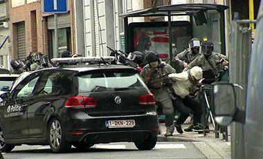 Armed Belgian police apprehend a suspect