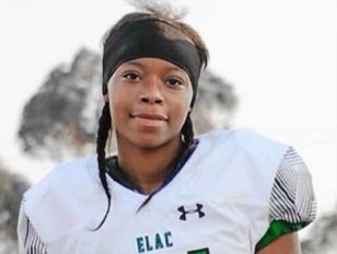 Toni Harris first Woman to get College Football Scholarship