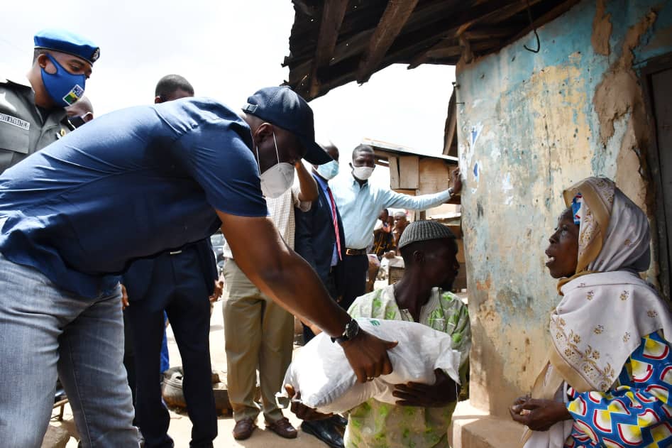 Makinde distributes Palliatives in Ibadan