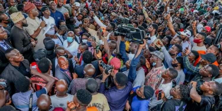 Seyi Makinde with End SARS protesters