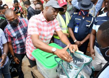 Seyi Makinde casting vote during Oyo LG Election