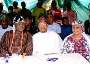 Shina Peller and other dignitaries at his Constituency Project
