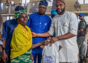 Oyo Speaker Adebo Ogundoyin gifts widows