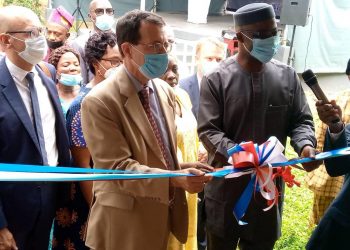 Makinde commissions classrooms, French facility