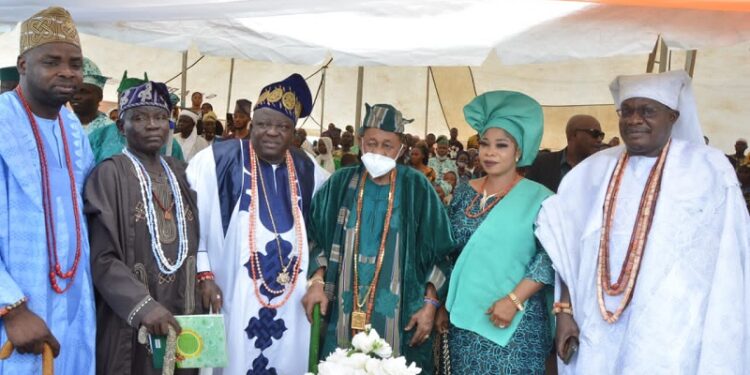 Alaafin of Oyo Okere of Saki and some other Obas at World Twins Festival