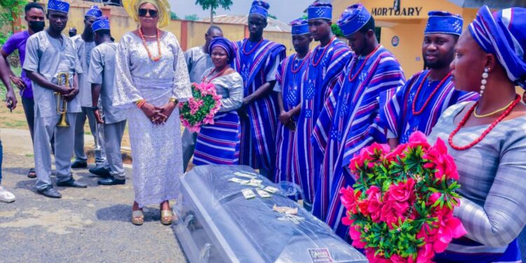 Yeye Oge Dallas Texas, Toyin Akinwole Buries Dad