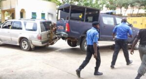 Officials of FCT High Court Enforcement Unit towing an Hilux Van belonging to Firstbank.