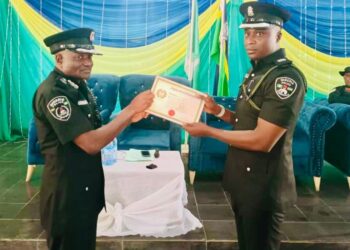 Police Officer Daniel Itse Amah Who Rejected $200,000 Bribe Gets Integrity Award