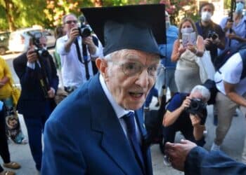 Giuseppe Paterno oldest man to graduate