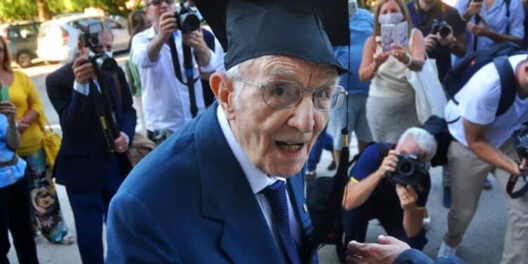 Giuseppe Paterno oldest man to graduate