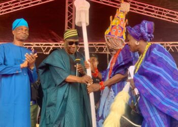 Makinde Presents Staff Of Office To New Asigangan Of Igangan